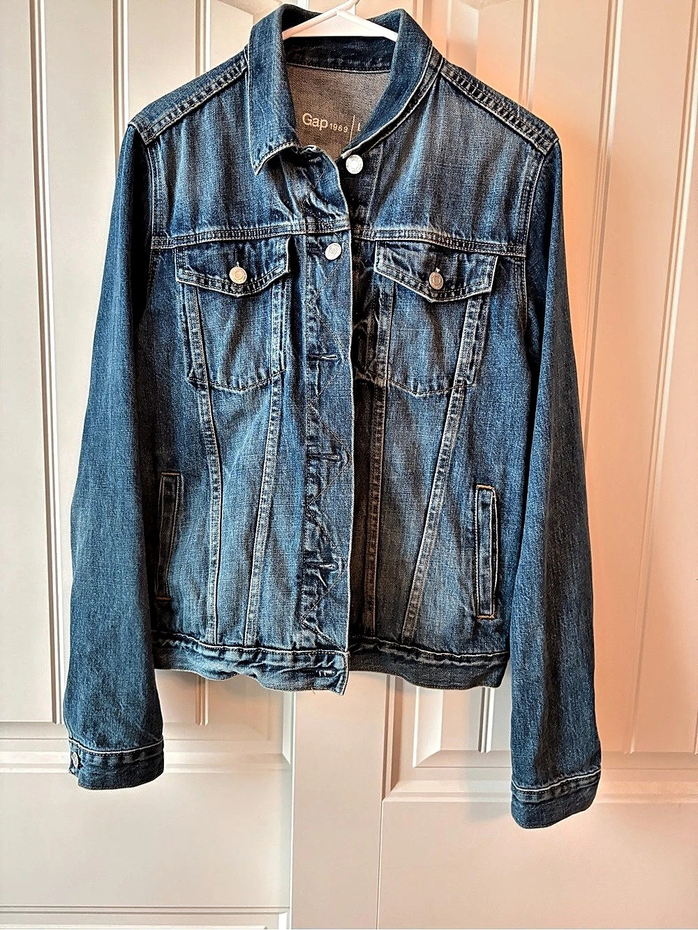 Gap 1969 Classic Denim Jacket Women's Denim Jacket in Blue Like New size Large